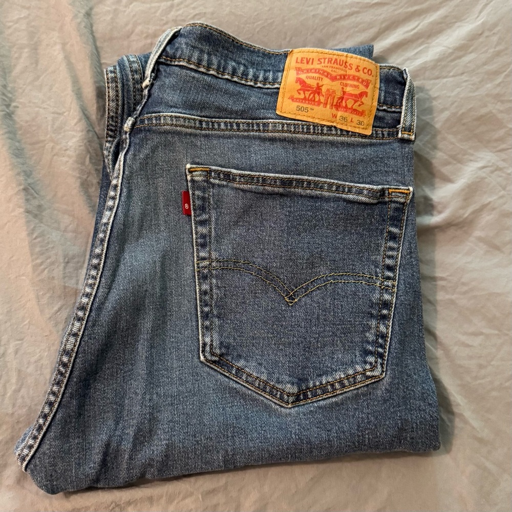 Levi’s 505 Regular‎ Fit Men’s Jeans Size 36x30 Slight Stretch